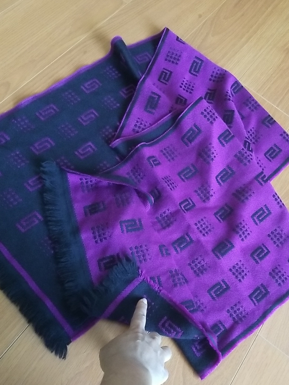 Versace Scarf Purple Black - Picture 6 of 8